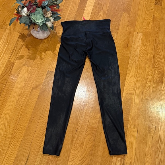 Spanx faux leather moto leggings 1X - Like New - Tag taken off never worn - Picture 6 of 7